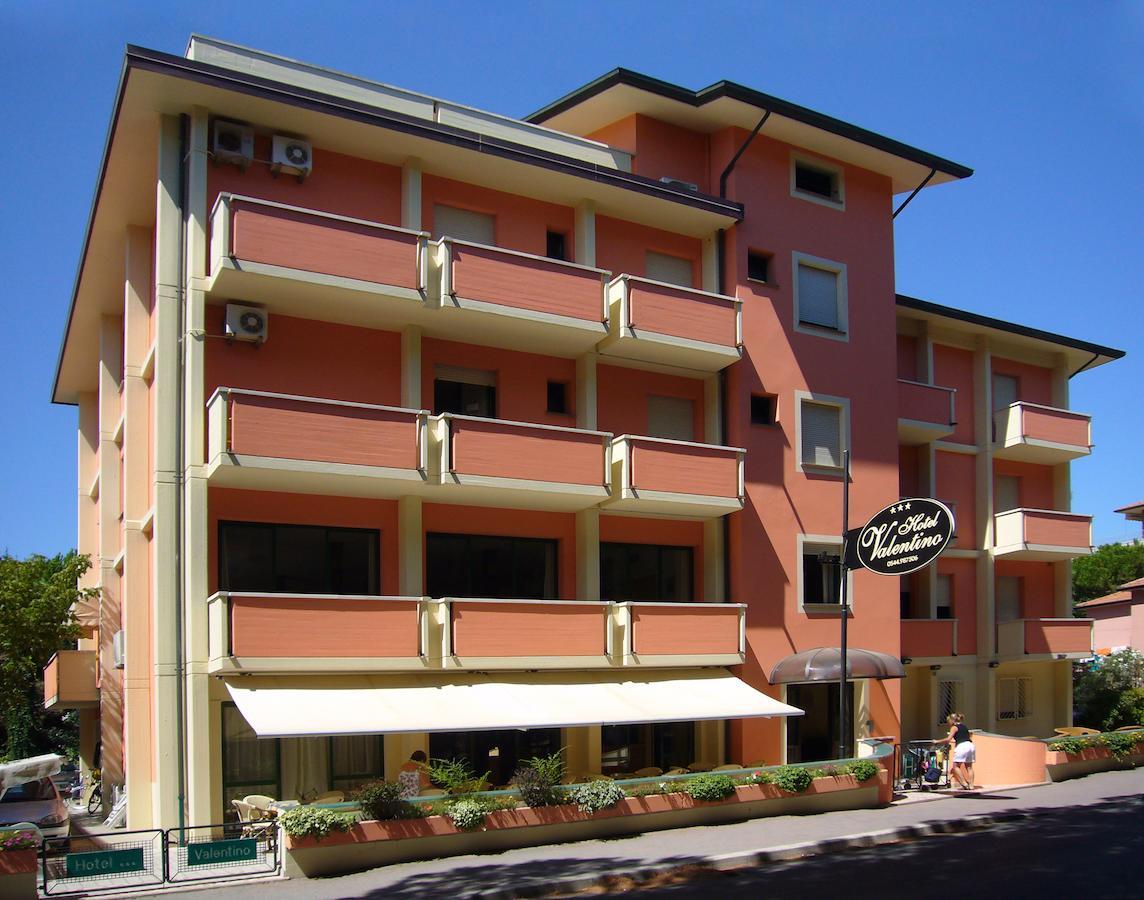 Hotel Valentino Pinarella Exterior photo