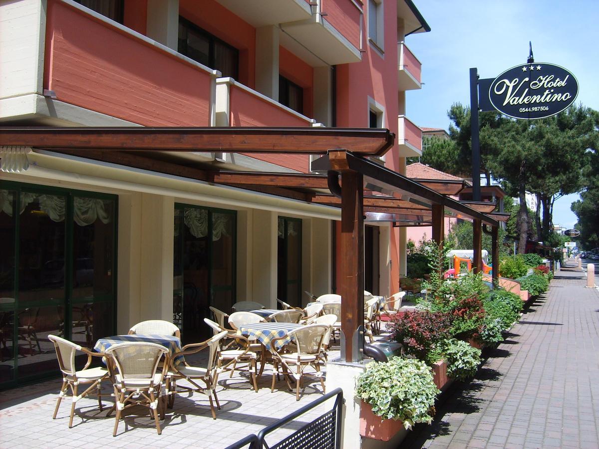 Hotel Valentino Pinarella Exterior photo
