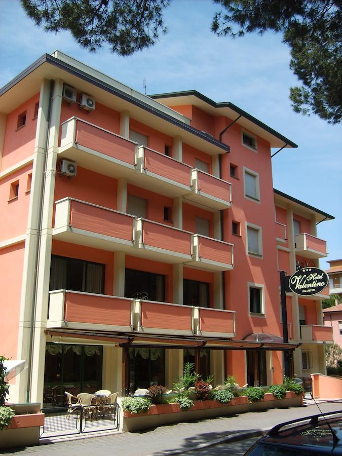 Hotel Valentino Pinarella Exterior photo