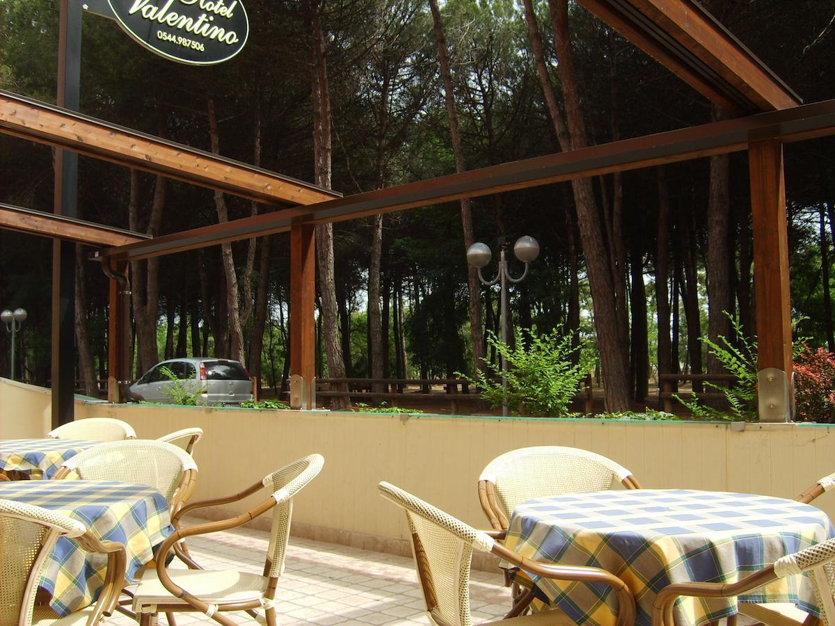 Hotel Valentino Pinarella Exterior photo