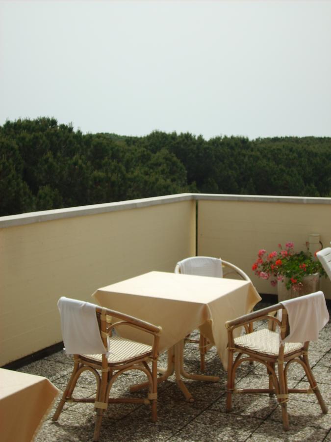 Hotel Valentino Pinarella Exterior photo